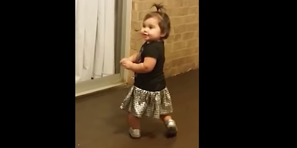 1-year-old dancing to 'All About That Bass'