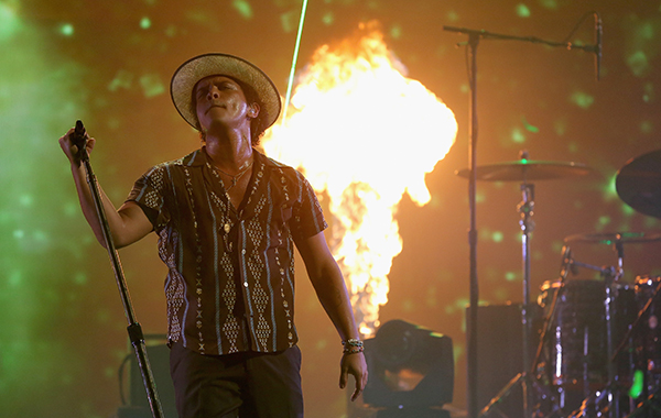 Bruno Mars offers fans exclusive content during Super Bowl