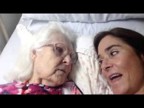87 Year-Old Mother With Alzheimer's Briefly Remembers Her Daughter