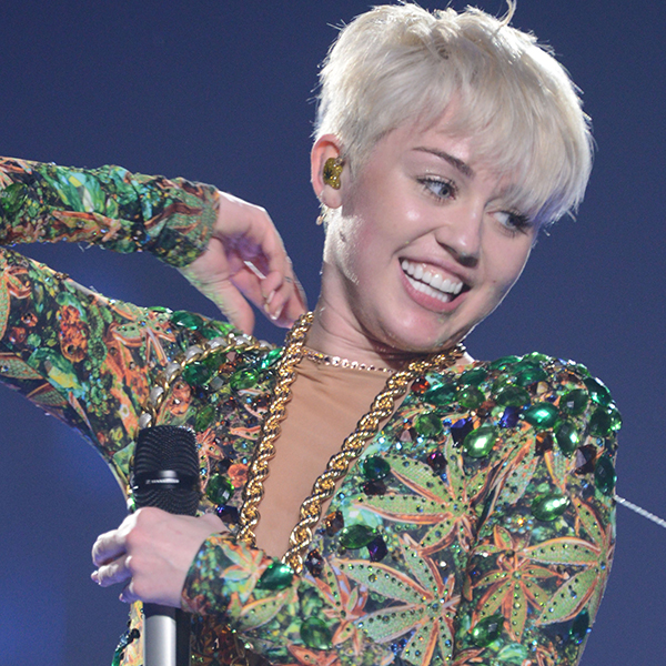 A Teen Arrested For Trying To Give Miley Cyrus A Note