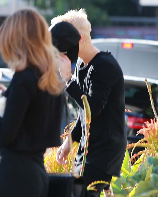 Justin Bieber Goes Platinum Blonde [PHOTO]
