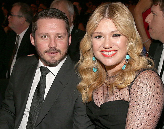 Kelly Clarkson welcomes baby daughter