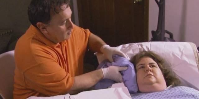 Man Performs At-Home Dentistry on 'Extreme Cheapskates'