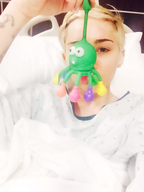 Miley Cyrus hospitalized after severe allergic reaction