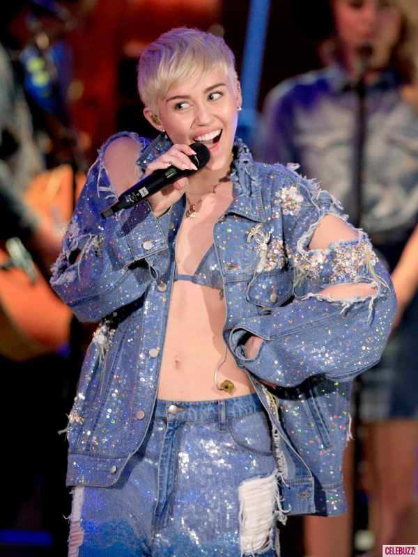 Miley Cyrus Posts Bikini Photo Before Dallas Concert, Adds in Her Own Sun