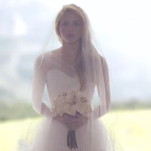 Shakira is a runaway bride!